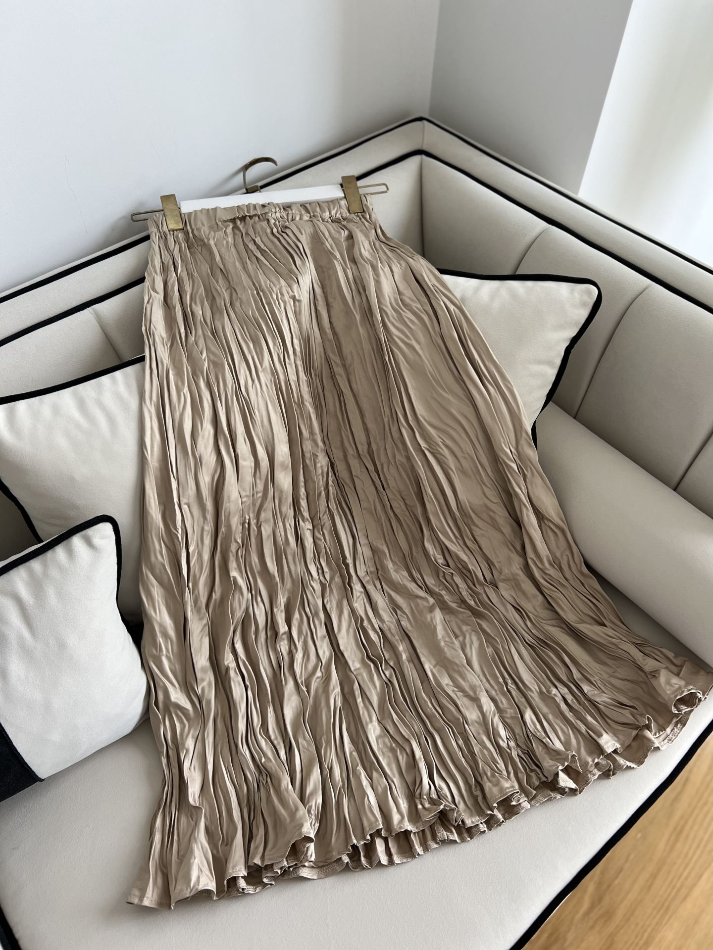 Olly Etek/ Gold