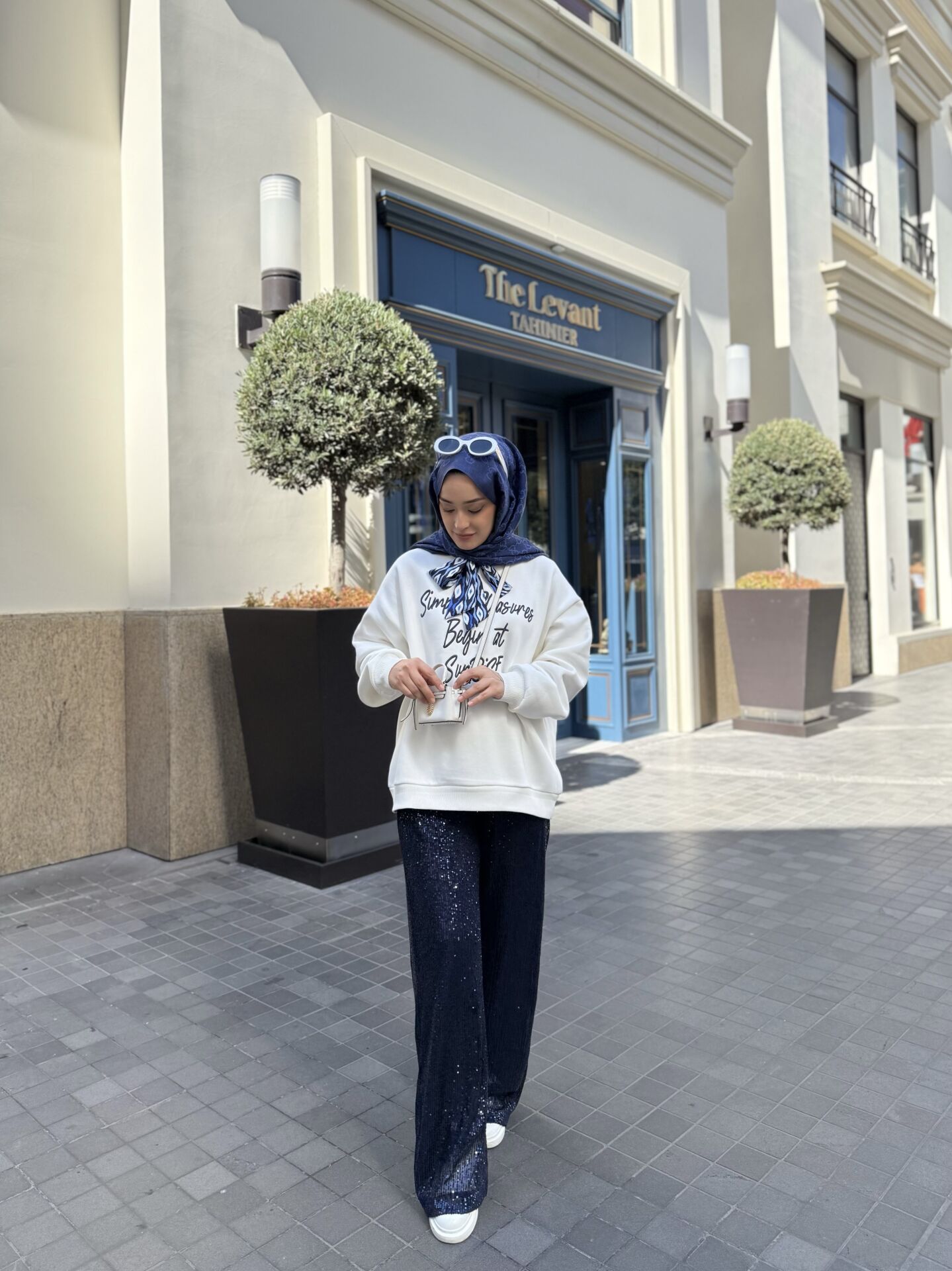 Sweatshirt