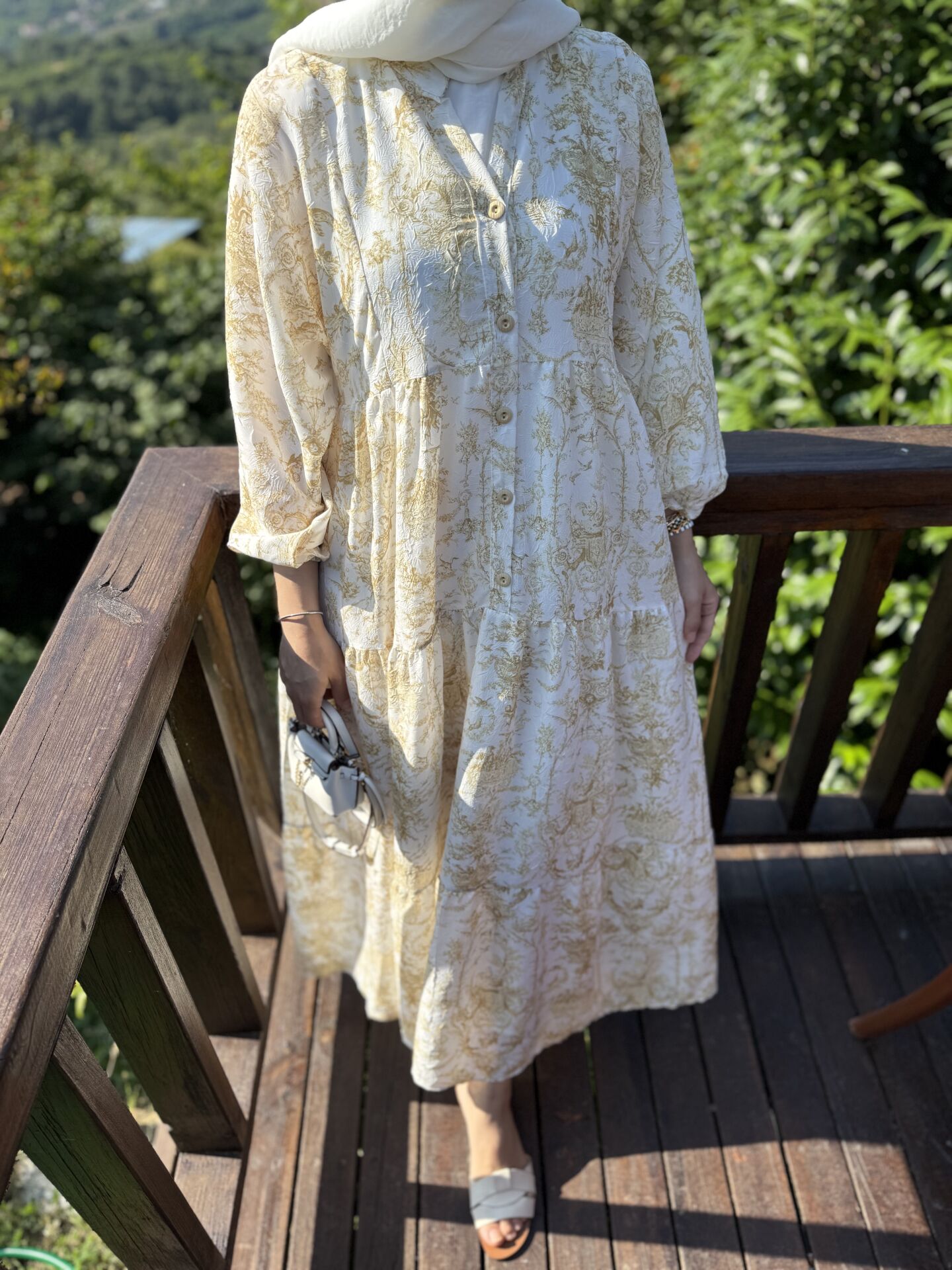 Helen Elbise
