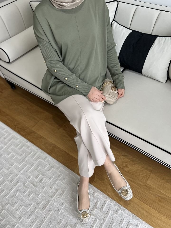 Kolları Düğmeli Kazak