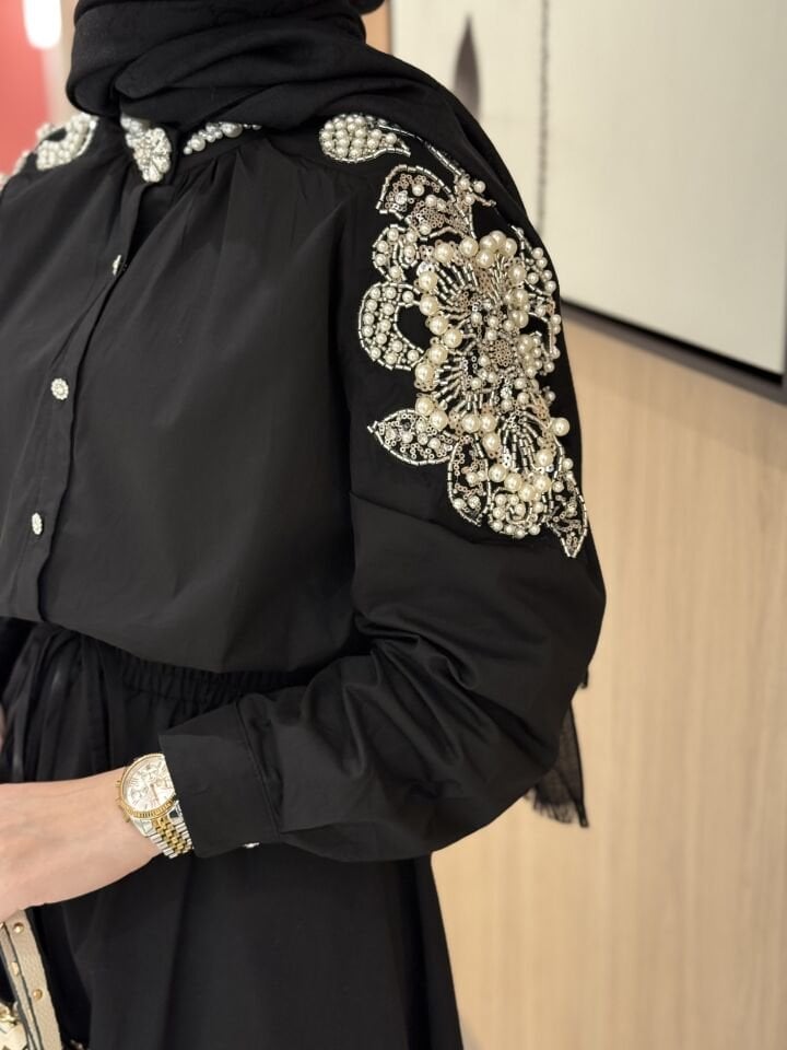 OMUZ İŞLEMELİ GÖMLEK