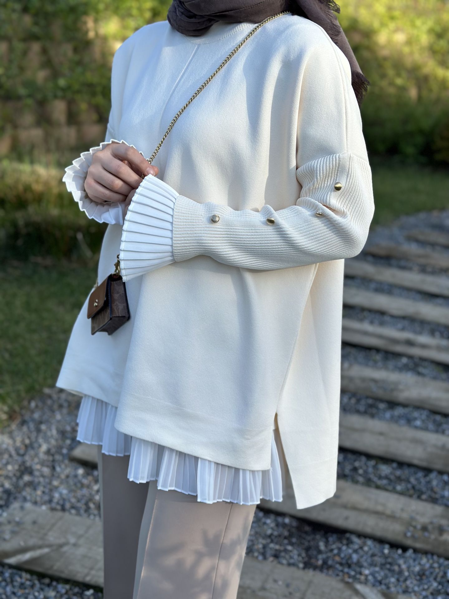 Kolları Düğme detaylı Kazak