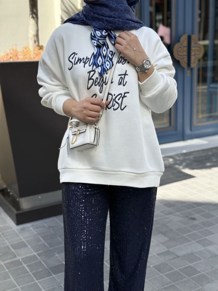 Sweatshirt