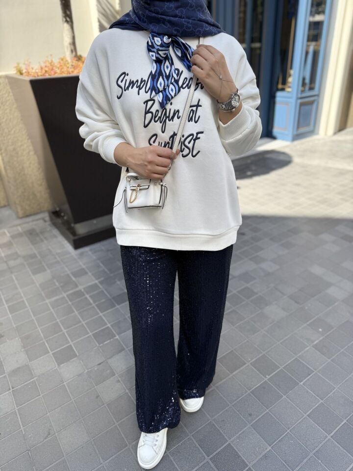 Sweatshirt