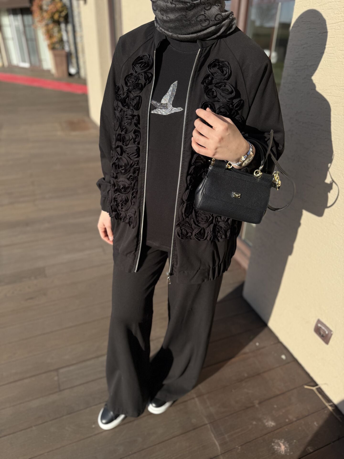 NELLA GÜLLÜ TAKIM- SİYAH