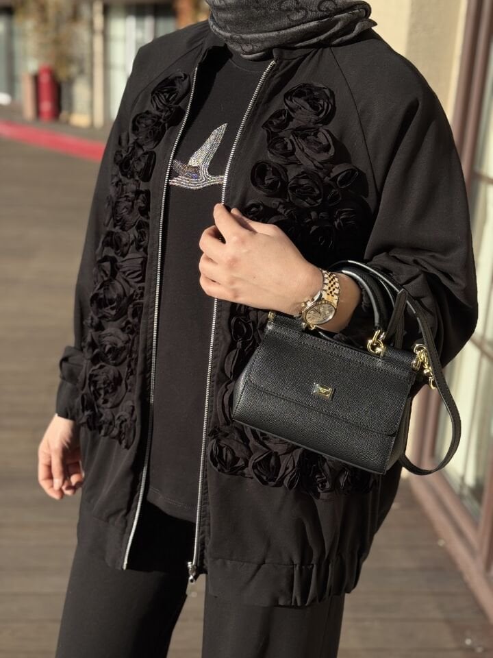 NELLA GÜLLÜ TAKIM- SİYAH